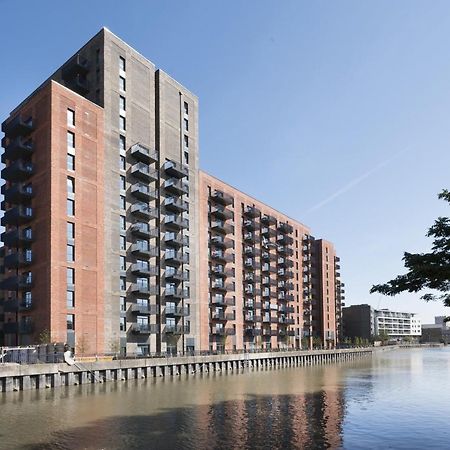 Modern Studios And Apartments At Barking Wharf In Лондон Екстериор снимка