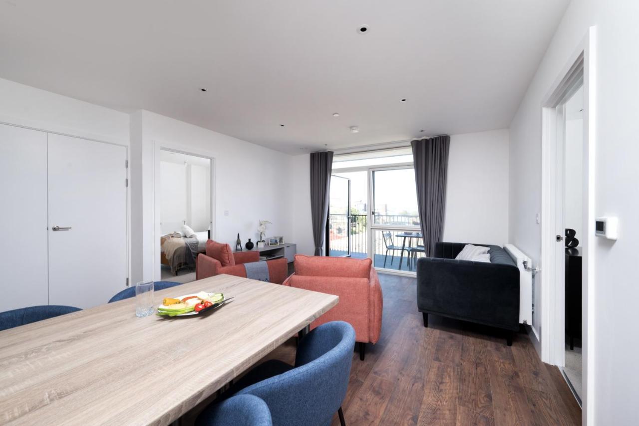 Modern Studios And Apartments At Barking Wharf In Лондон Екстериор снимка