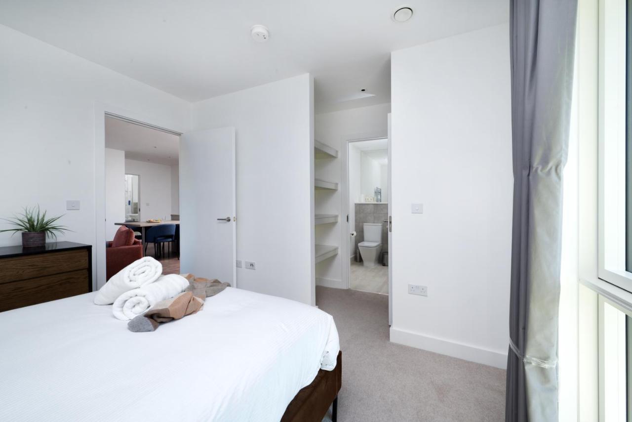 Modern Studios And Apartments At Barking Wharf In Лондон Екстериор снимка