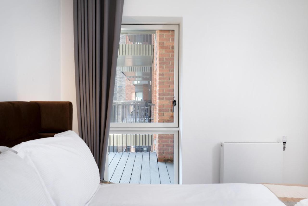 Modern Studios And Apartments At Barking Wharf In Лондон Екстериор снимка