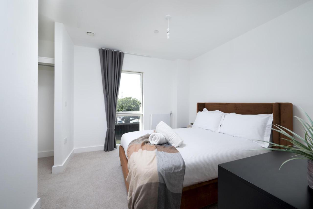 Modern Studios And Apartments At Barking Wharf In Лондон Екстериор снимка