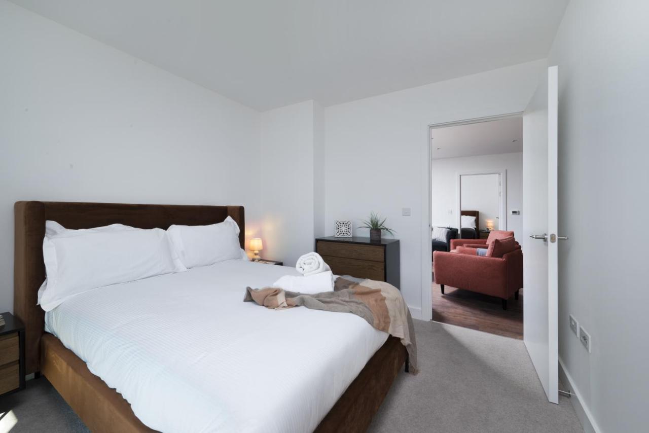 Modern Studios And Apartments At Barking Wharf In Лондон Екстериор снимка