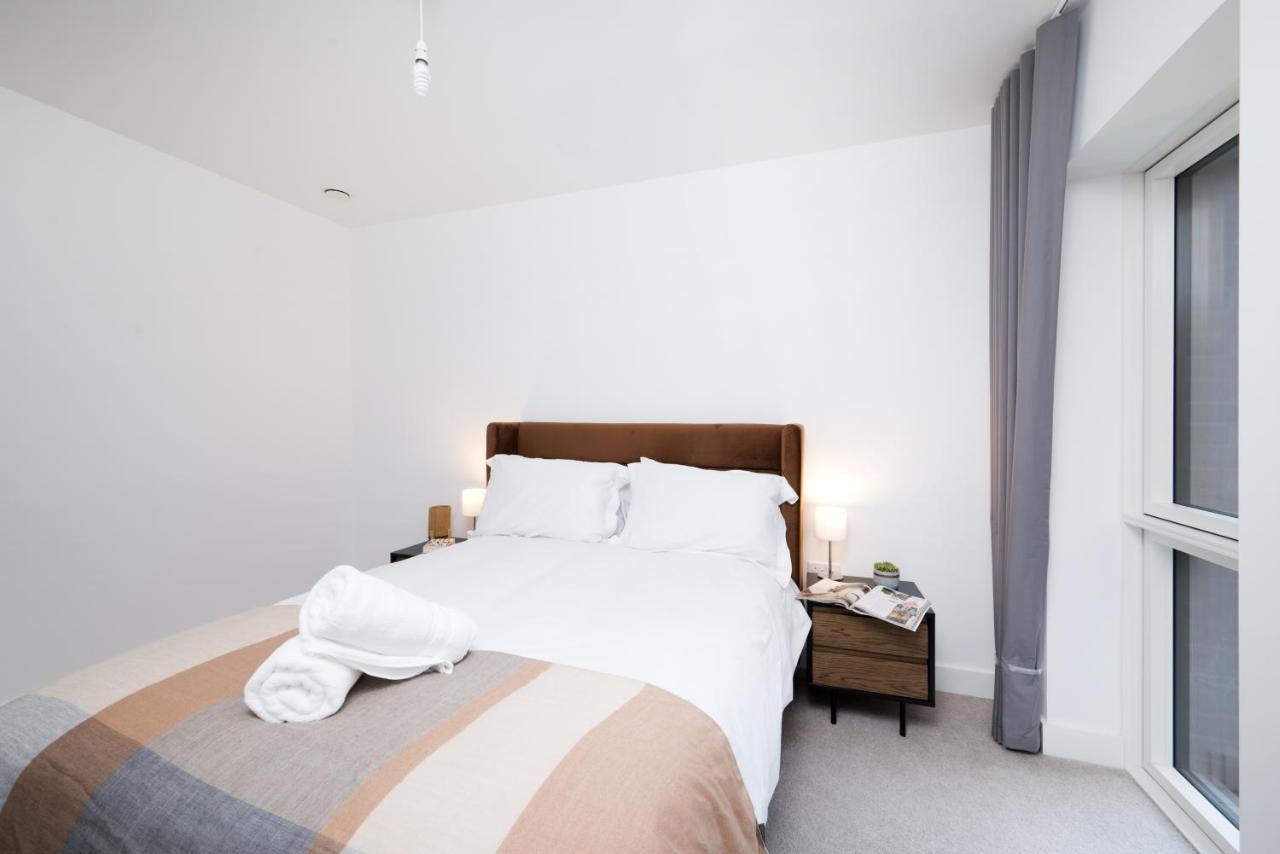 Modern Studios And Apartments At Barking Wharf In Лондон Екстериор снимка
