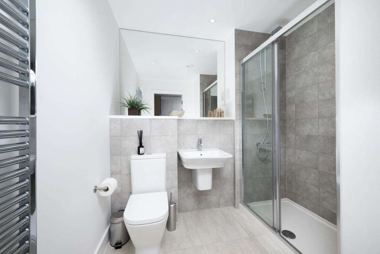 Modern Studios And Apartments At Barking Wharf In Лондон Екстериор снимка