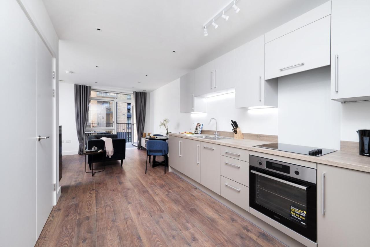 Modern Studios And Apartments At Barking Wharf In Лондон Екстериор снимка