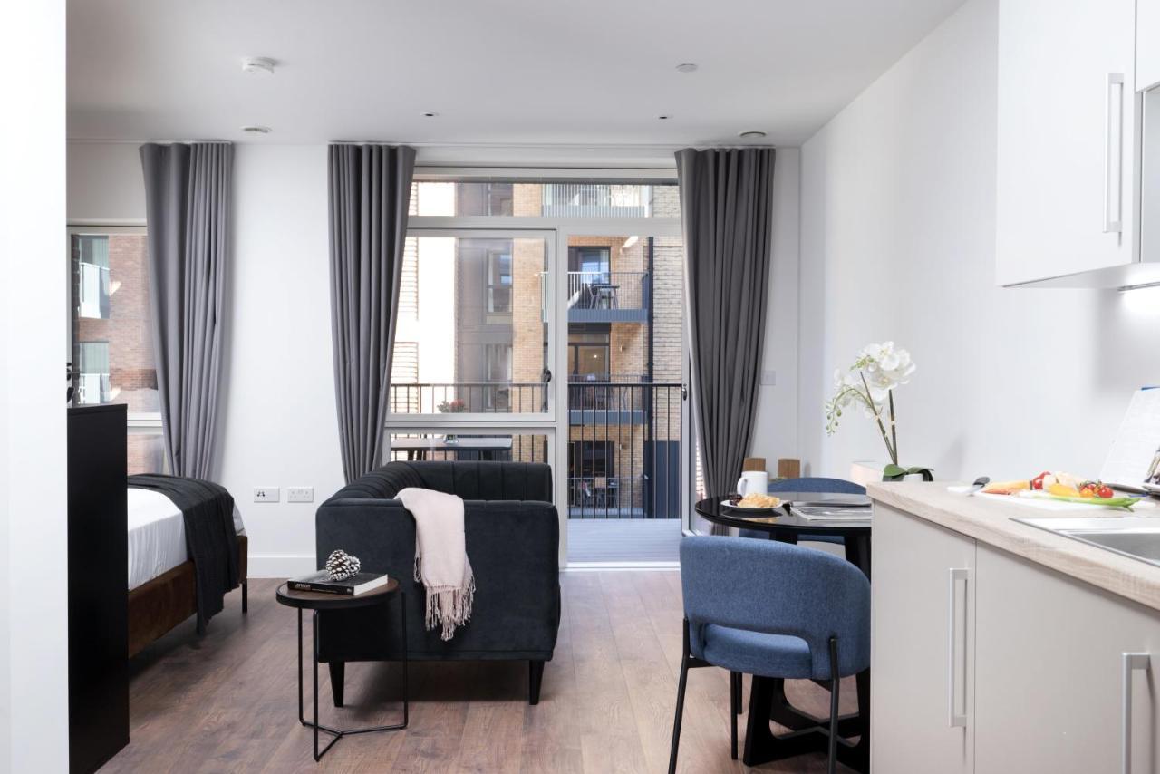 Modern Studios And Apartments At Barking Wharf In Лондон Екстериор снимка