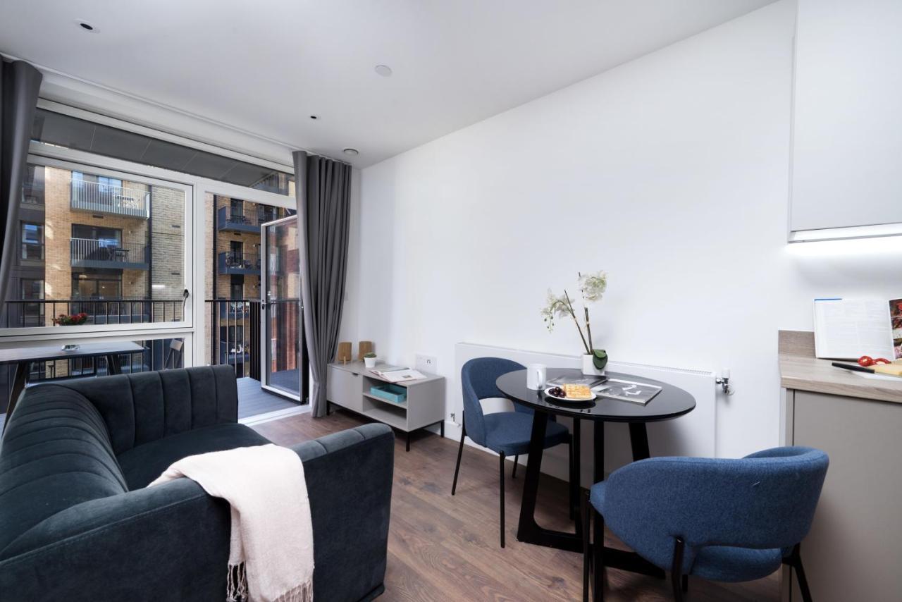Modern Studios And Apartments At Barking Wharf In Лондон Екстериор снимка