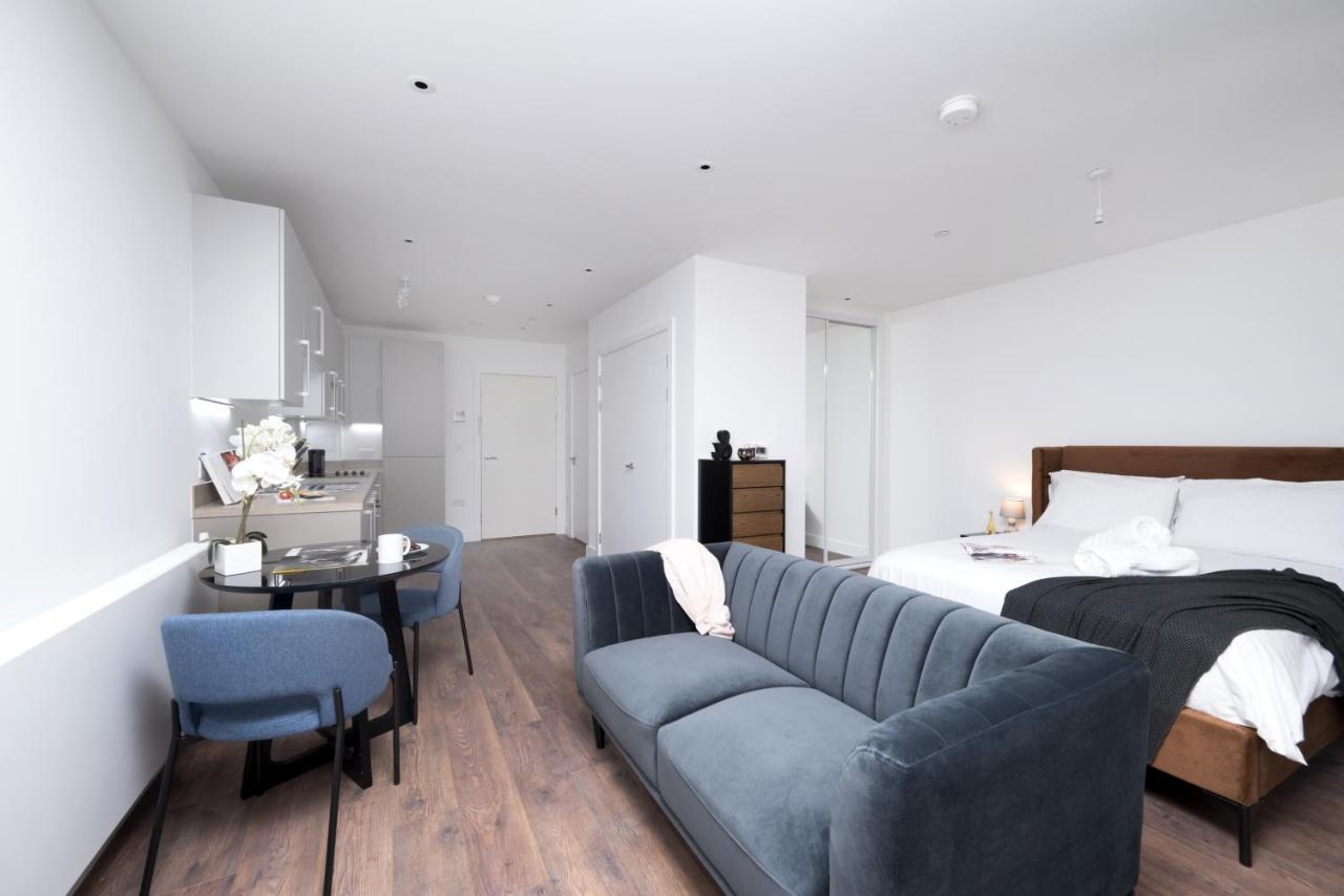 Modern Studios And Apartments At Barking Wharf In Лондон Екстериор снимка